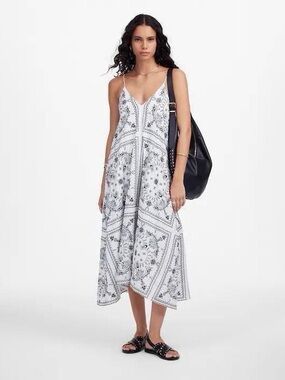 Madewell
Embroidered V-Neck Midi dress in Bandana